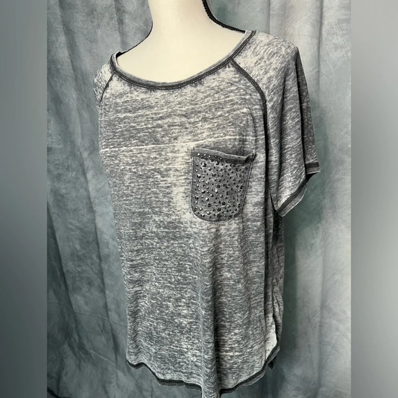 Seven7 Gray & White Burnout Semi-Sheer High Low T-Shirt with Accent Pocket - Med - Picture 4 of 10